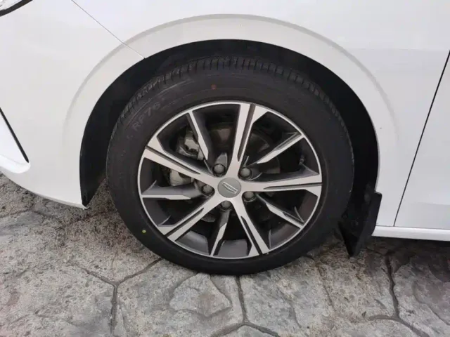 Geely Emgrand — Фото автомобиля 22