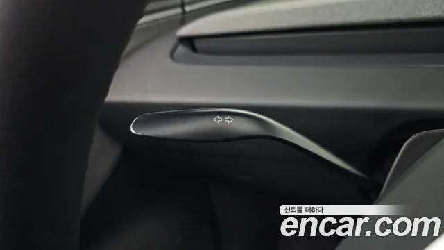 Tesla Model 3 — Фото автомобиля 30