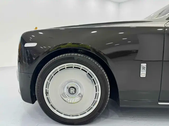 Rolls-Royce Phantom — Фото автомобиля 22