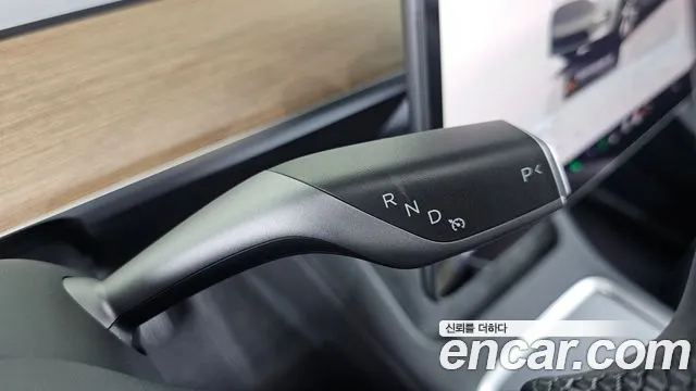 Tesla Model Y — Фото автомобиля 11
