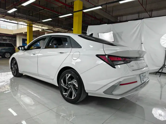 Hyundai Elantra — Фото автомобиля 7
