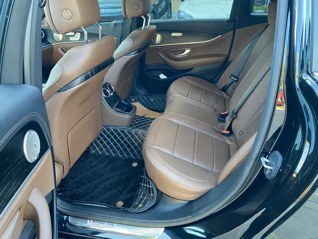Mercedes-Benz E-Class — Фото автомобиля 6