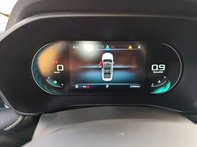 Roewe i5 — Фото автомобиля 11