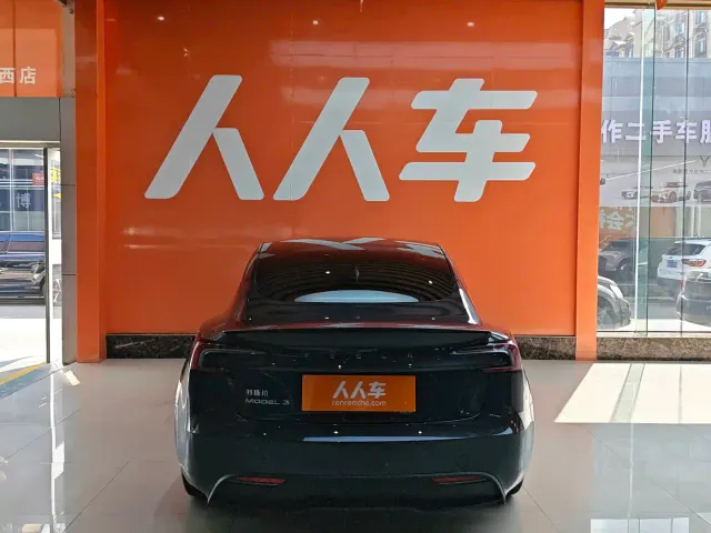 Tesla Model 3 — Фото автомобиля 5