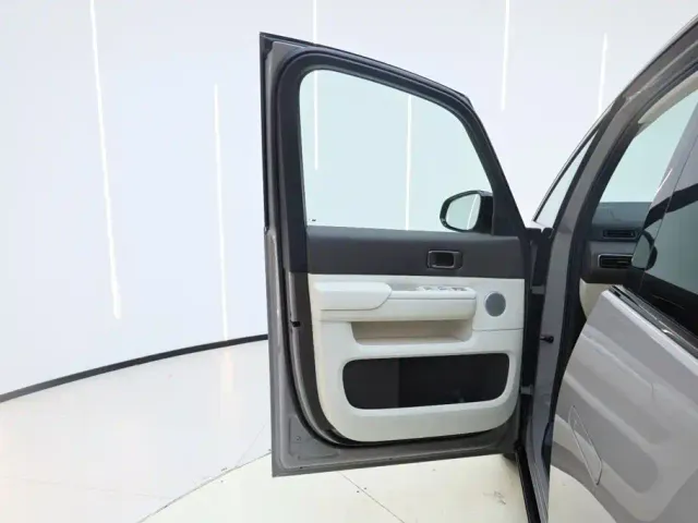 Li Auto MEGA — Фото автомобиля 18
