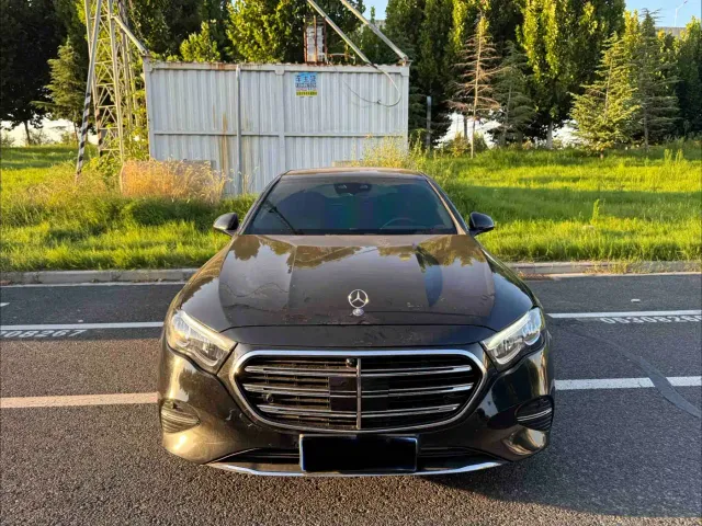 Mercedes-Benz E-Class — Фото автомобиля 2