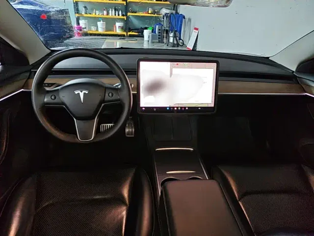Tesla Model 3 — Фото автомобиля 9