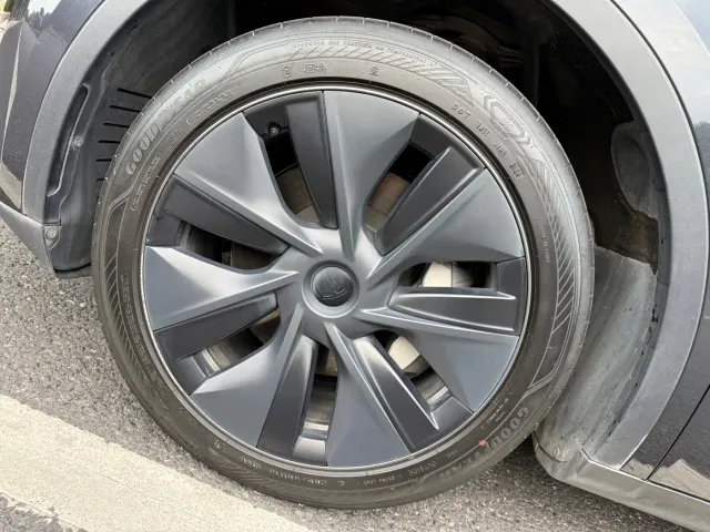 Tesla Model Y — Фото автомобиля 18