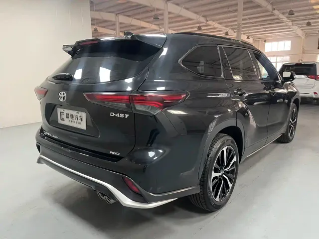 Toyota Crown Kluger — Фото автомобиля 4