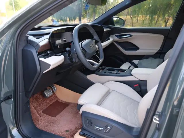 Audi Q6L e-tron — Фото автомобиля 7