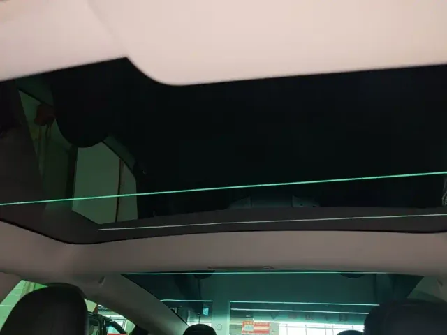 Tesla Model 3 — Фото автомобиля 17