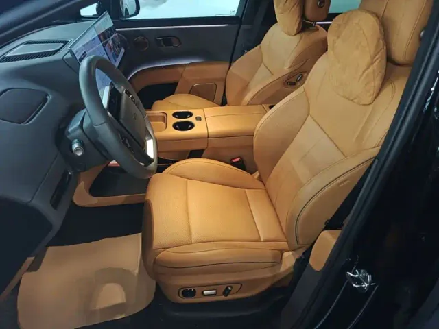 Li Auto i8 — Фото автомобиля 14