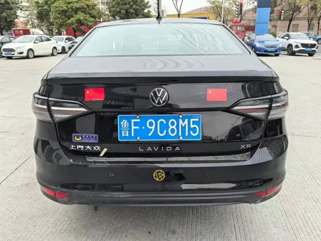 Volkswagen Lavida — Фото автомобиля 5