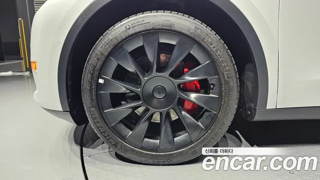Tesla Model Y — Фото автомобиля 5