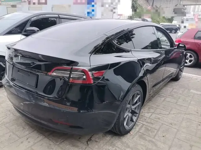 Tesla Model 3 — Фото автомобиля 6