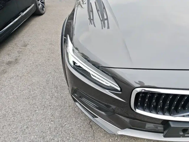 Volvo V90 — Фото автомобиля 10