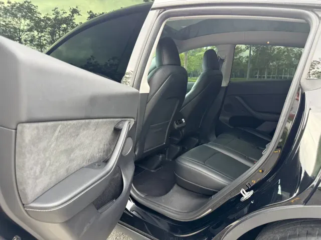 Tesla Model Y — Фото автомобиля 9