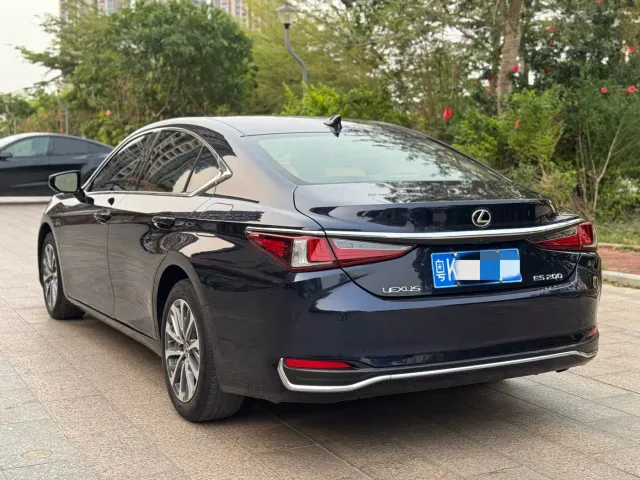 Lexus ES — Фото автомобиля 5