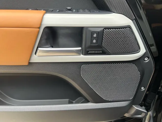 Land Rover Land Rover Defender 2021 110 P400 X-DYNAMIC HSE — Фото автомобиля 16