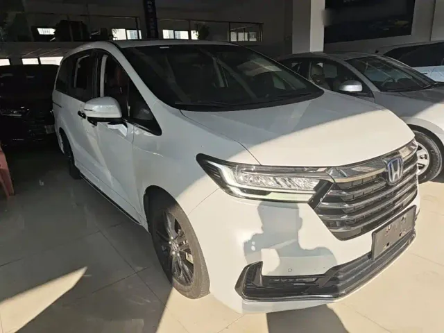 Honda Odyssey — Фото автомобиля 3