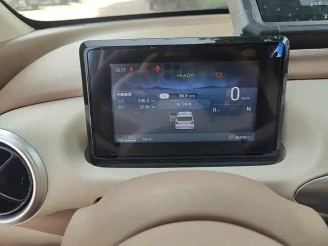 Wuling Hongguang Mini EV — Фото автомобиля 11