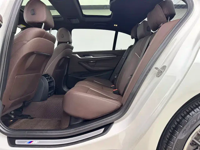 BMW 5 Series — Фото автомобиля 5