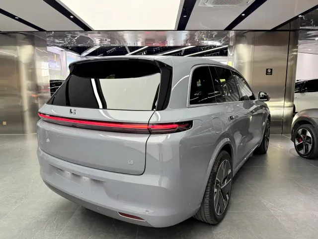 Li Auto L8 — Фото автомобиля 14