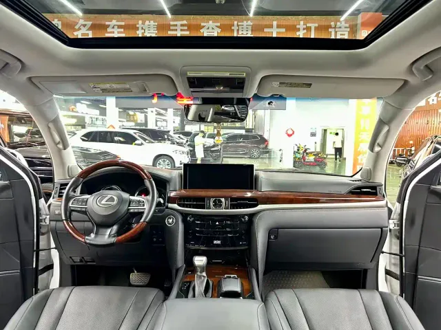Lexus LX — Фото автомобиля 13