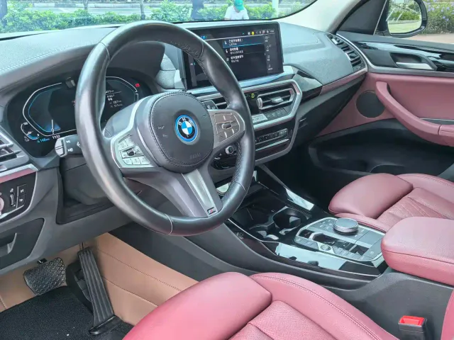 BMW iX3 — Фото автомобиля 9
