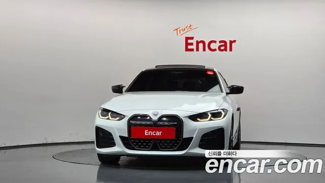BMW i4 — Фото автомобиля 3