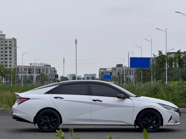 Hyundai Elantra — Фото автомобиля 8