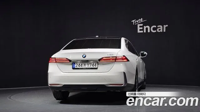 BMW 5-Series — Фото автомобиля 4