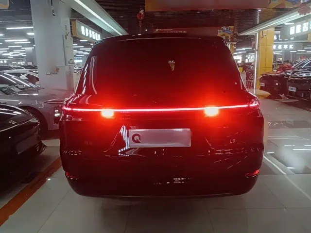 Li Auto L9 — Фото автомобиля 5