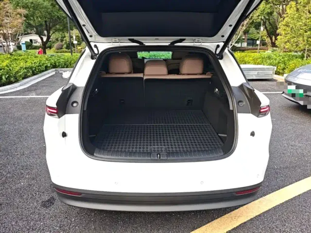 Li Auto i6 — Фото автомобиля 18
