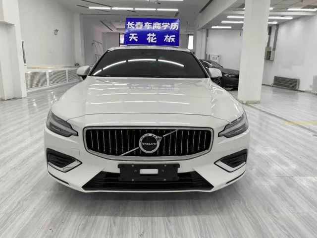 Volvo S60 — Фото автомобиля 2