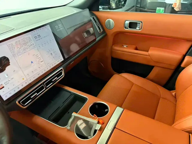 Li Auto L8 — Фото автомобиля 13