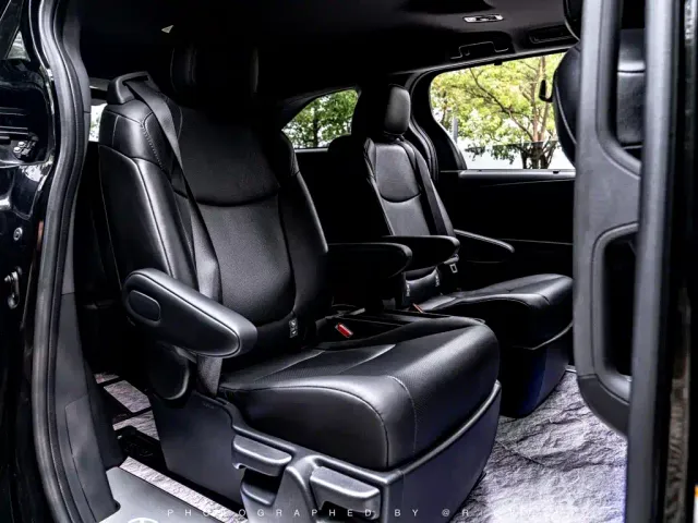 Toyota Sienna — Фото автомобиля 9