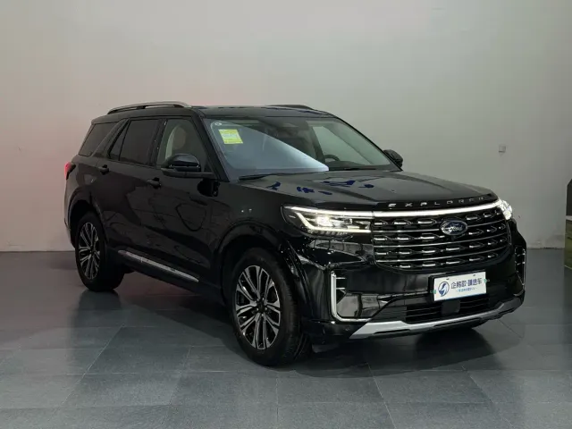 Ford Explorer — Фото автомобиля 3