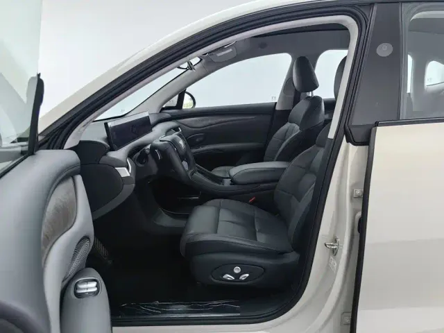 IM Motors LS6 — Фото автомобиля 10