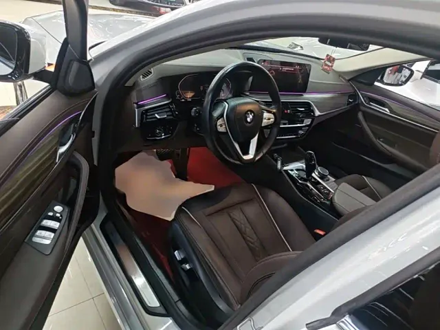 BMW 5 Series — Фото автомобиля 15
