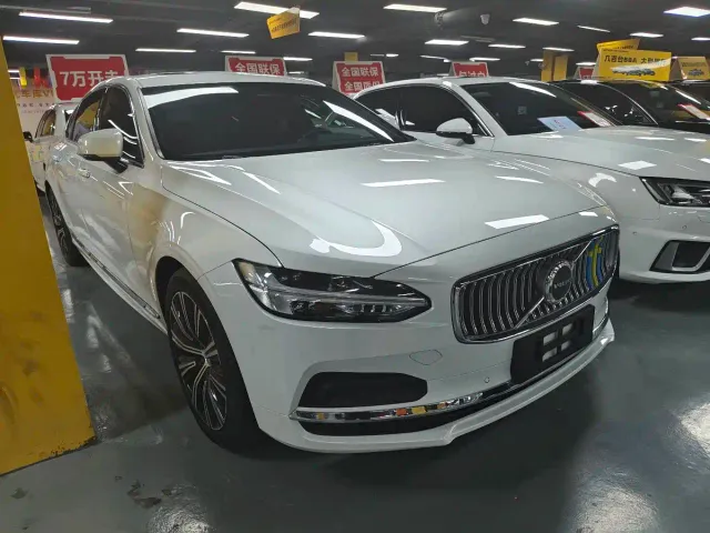 Volvo S90 — Фото автомобиля 3