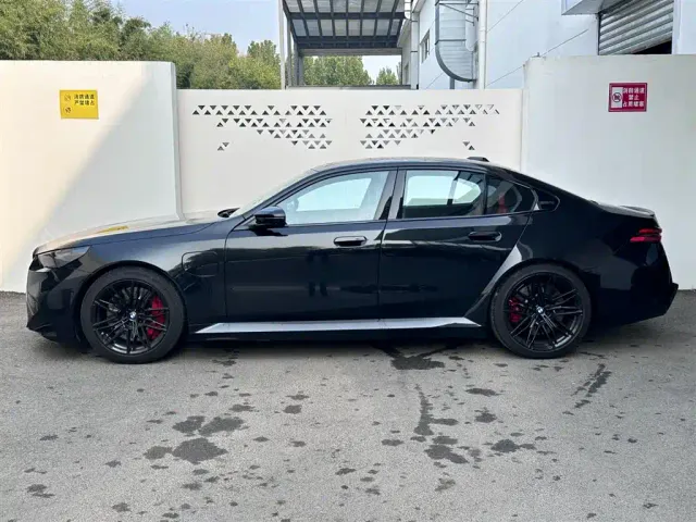 BMW M5 — Фото автомобиля 3