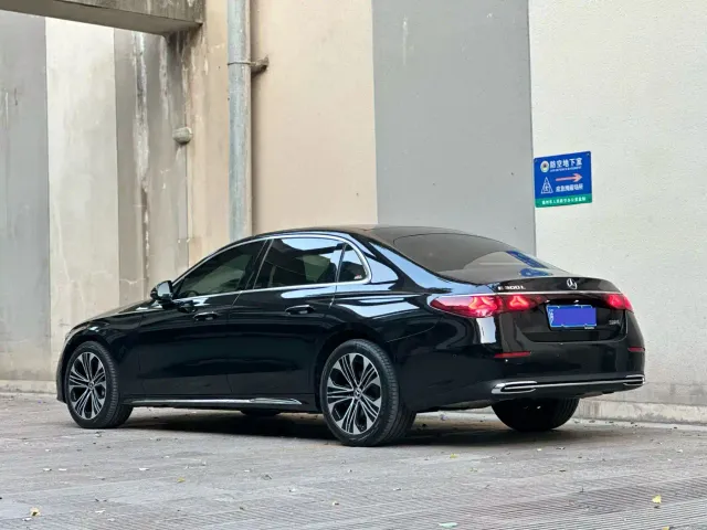 Mercedes-Benz E-Class — Фото автомобиля 4