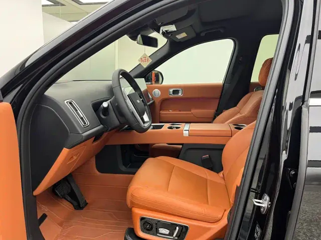 Li Auto L8 — Фото автомобиля 11