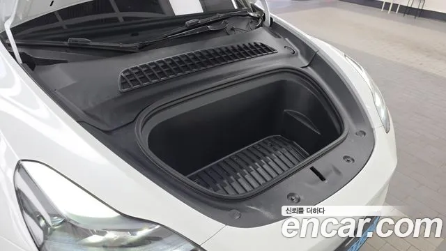 Tesla Model Y — Фото автомобиля 4
