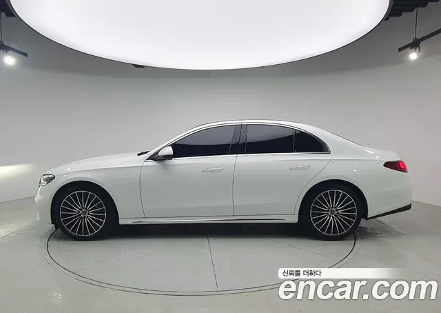 Mercedes-Benz E-Class — Фото автомобиля 2