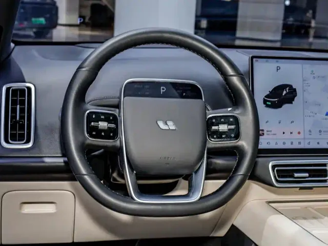 Li Auto L8 — Фото автомобиля 23