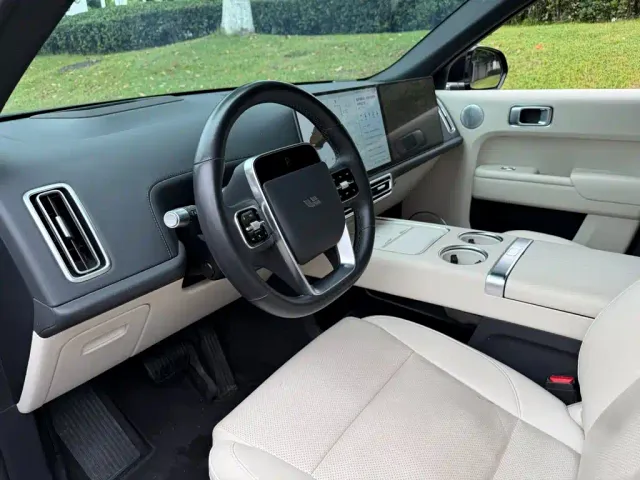 Li Auto L9 — Фото автомобиля 7