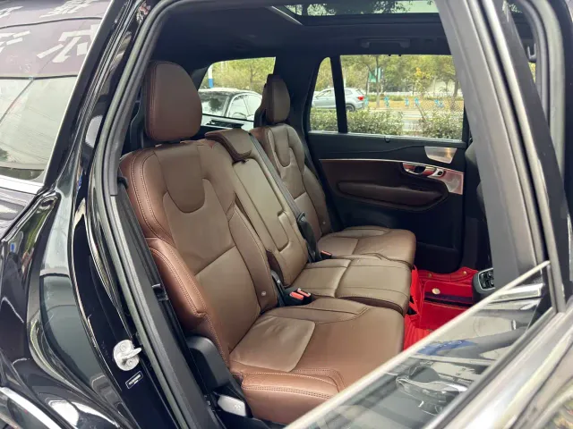 Volvo XC90 — Фото автомобиля 19