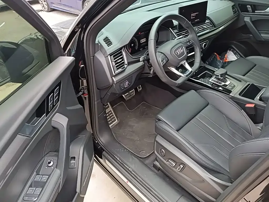 Audi Audi Q5L 2025 45th Anniversary Edition 45 TFSI Luxury Sport — Фото автомобиля 15